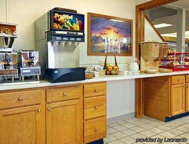 Hotel Super 8 By Wyndham Walnut Restaurant photo