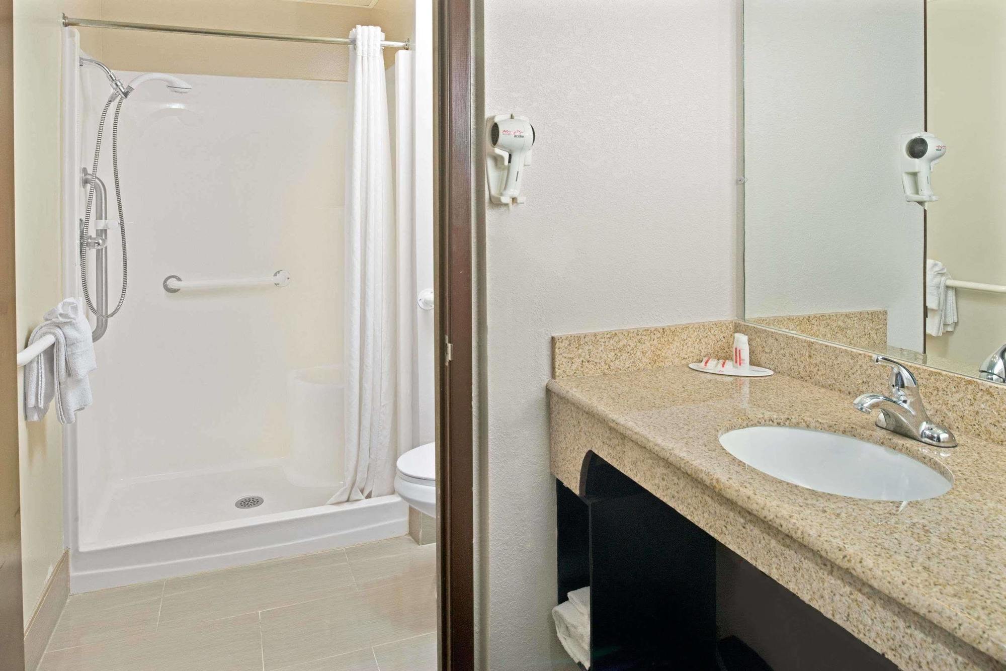 Hotel Super 8 By Wyndham Walnut Extérieur photo